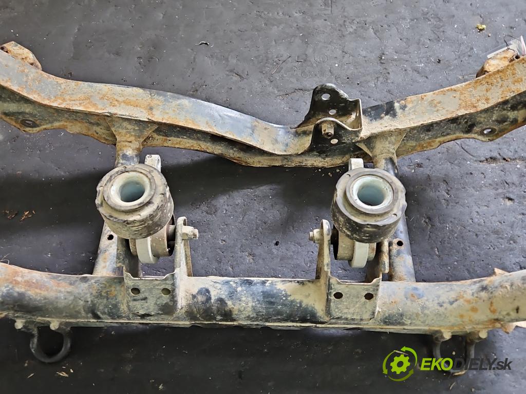 Land rover Freelander I 1998-2006 1.8 16V 120 hp manual 88 kW 1796 cm3 3- zadní výztuha  (Výztuhy zadní)