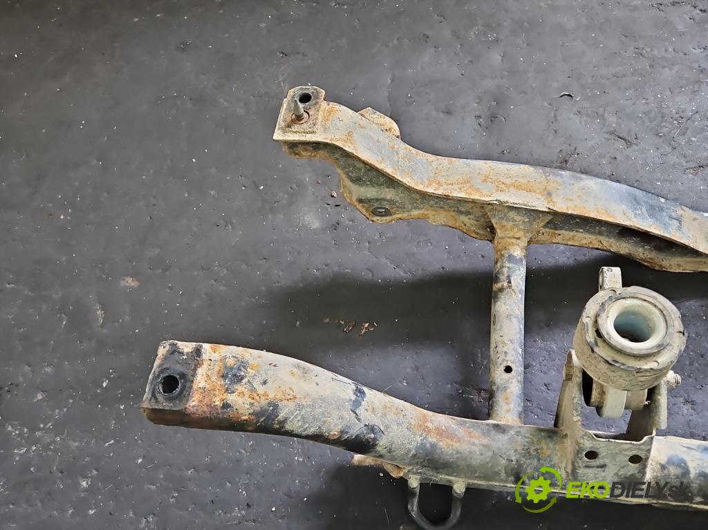 Land rover Freelander I 1998-2006 1.8 16V 120 hp manual 88 kW 1796 cm3 3- zadní výztuha  (Výztuhy zadní)