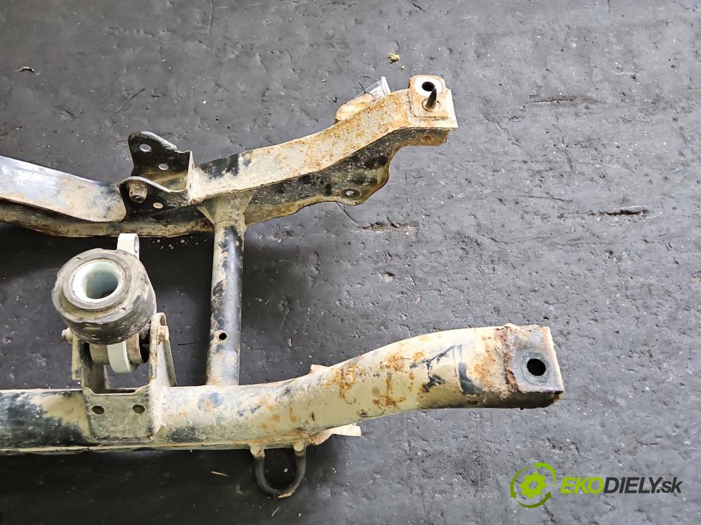 Land rover Freelander I 1998-2006 1.8 16V 120 hp manual 88 kW 1796 cm3 3- zadní výztuha  (Výztuhy zadní)