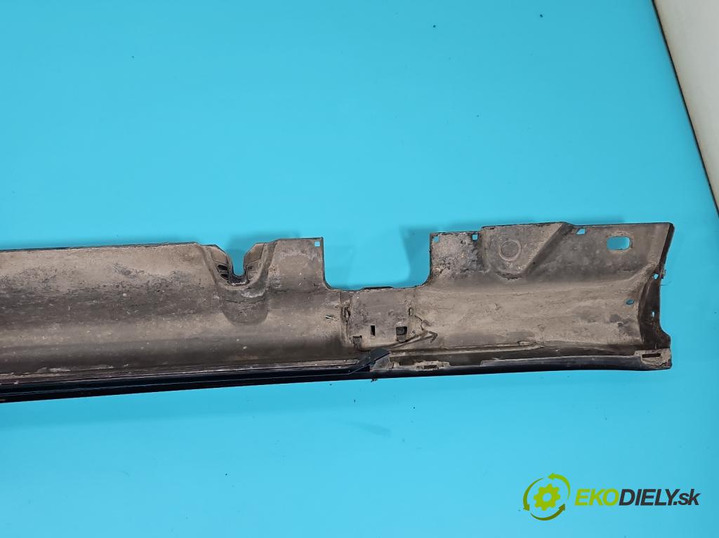 Mercedes C W205 2014–2021 2.0 16V 184 hp automatic 135 kW 1991 cm3 4- lišta práh: pravé  (Prahová lišta)