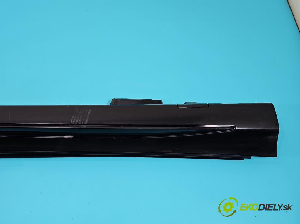 Mercedes C W205 2014–2021 2.0 16V 184 hp automatic 135 kW 1991 cm3 4- lišta práh: pravé  (Prahová lišta)