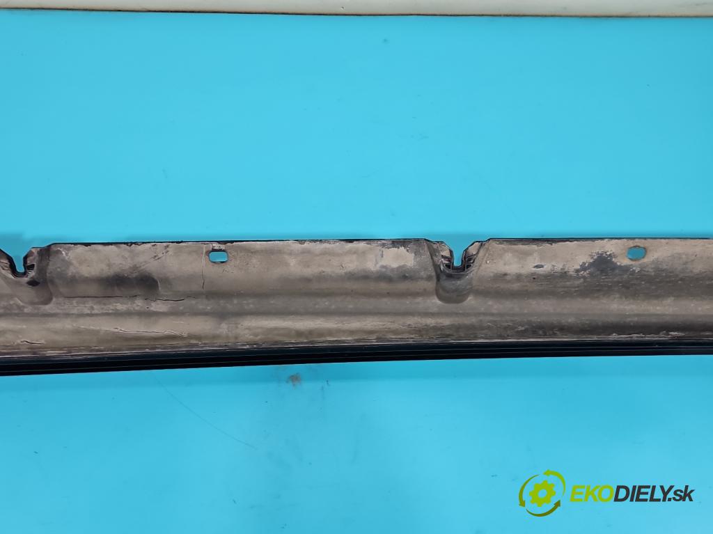 Mercedes C W205 2014–2021 2.0 16V 184 hp automatic 135 kW 1991 cm3 4- lišta práh: pravé  (Prahová lišta)