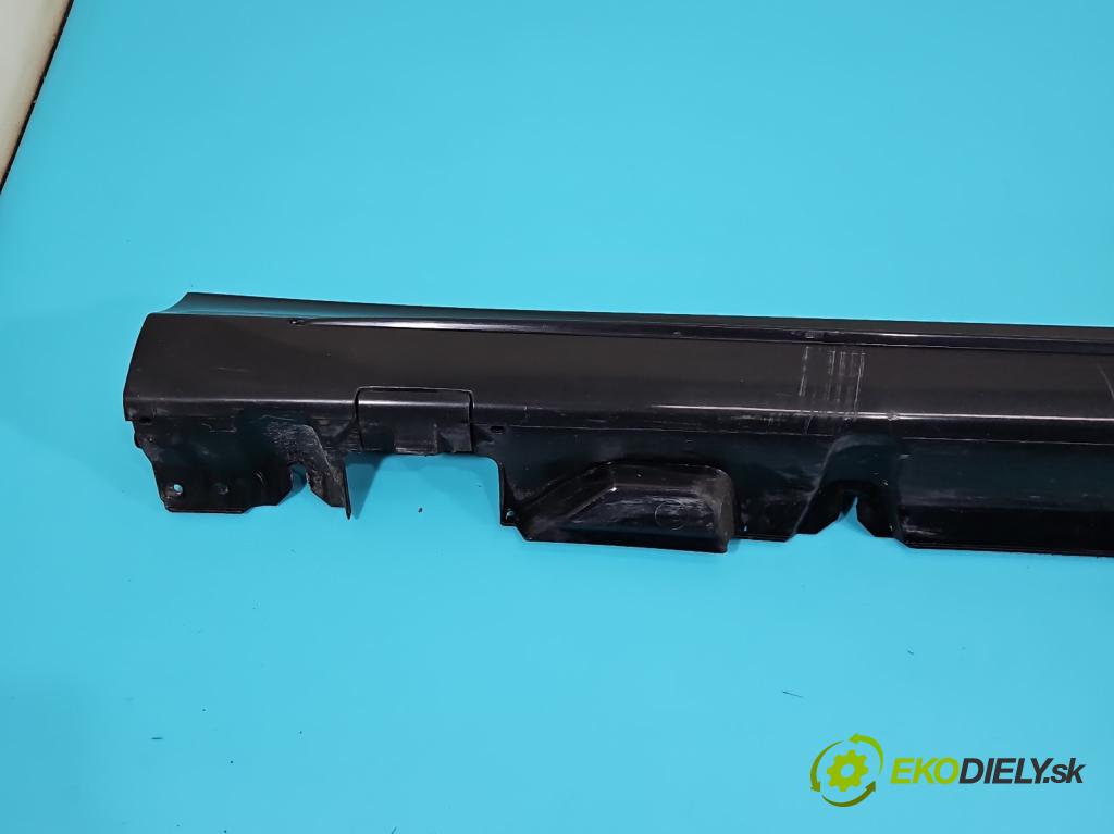 Mercedes C W205 2014–2021 2.0 16V 184 hp automatic 135 kW 1991 cm3 4- lišta práh: pravé  (Prahová lišta)