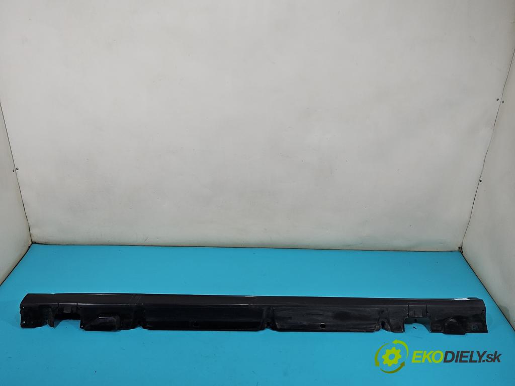 Mercedes C W205 2014–2021 2.0 16V 184 hp automatic 135 kW 1991 cm3 4- lišta práh: pravé  (Prahová lišta)