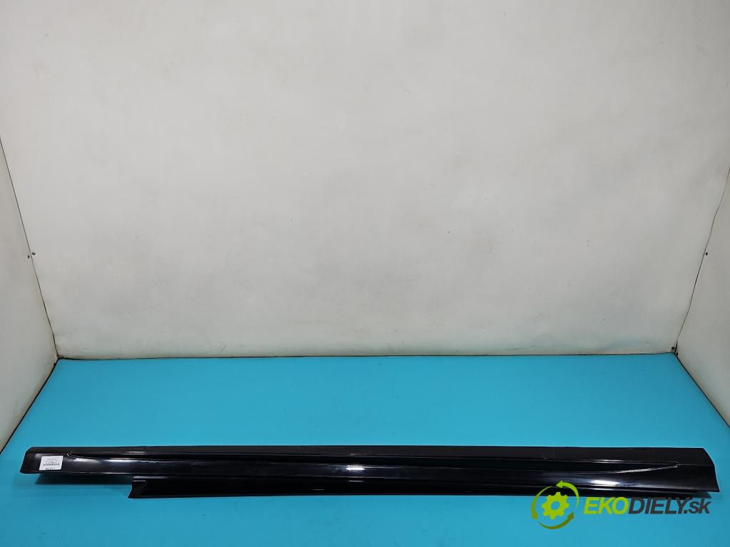 Mercedes C W205 2014–2021 2.0 16V 184 hp automatic 135 kW 1991 cm3 4- lišta práh: pravé  (Prahová lišta)