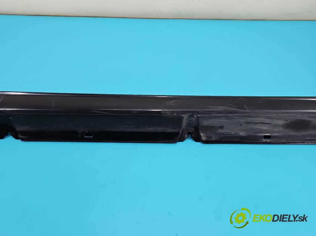 Mercedes C W205 2014–2021 2.0 16V 184 hp automatic 135 kW 1991 cm3 4- lišta práh: pravé  (Prahová lišta)