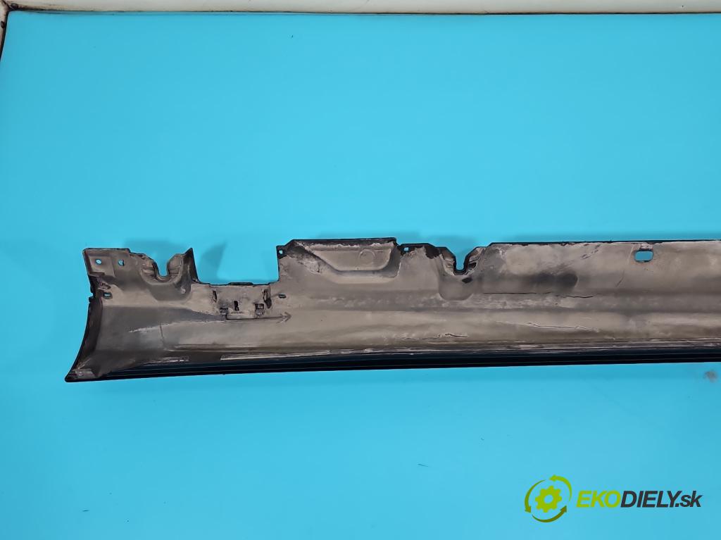 Mercedes C W205 2014–2021 2.0 16V 184 hp automatic 135 kW 1991 cm3 4- lišta práh: pravé  (Prahová lišta)