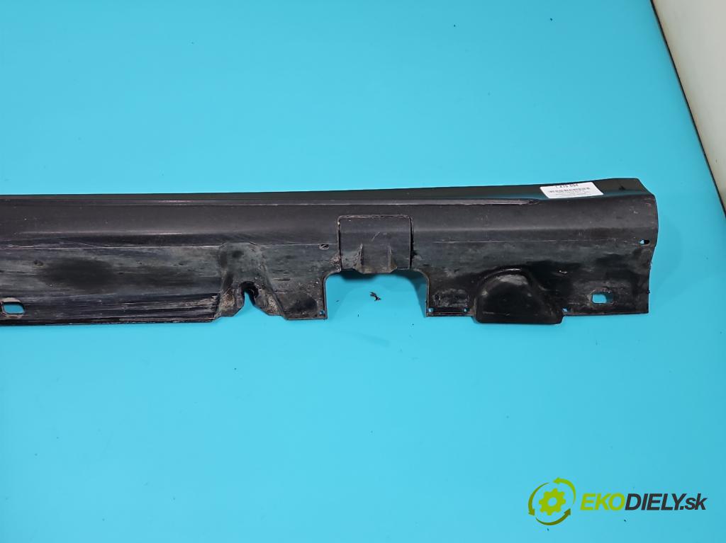 Mercedes C W205 2014–2021 2.0 16V 184 hp automatic 135 kW 1991 cm3 4- lišta práh: pravé  (Prahová lišta)