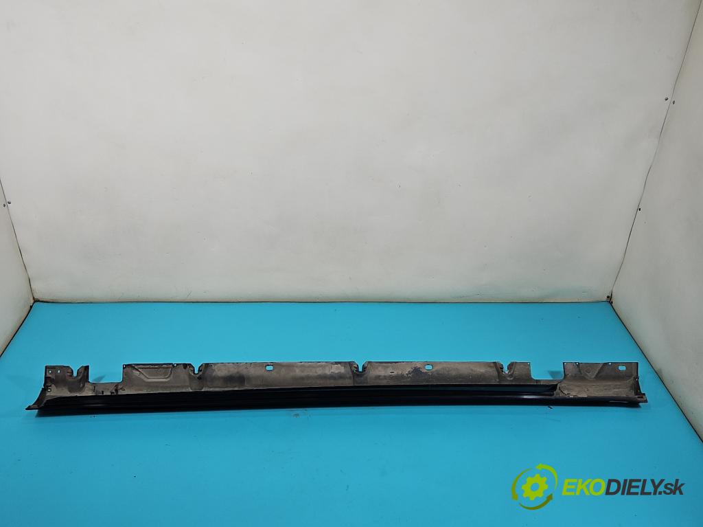 Mercedes C W205 2014–2021 2.0 16V 184 hp automatic 135 kW 1991 cm3 4- lišta práh: pravé  (Prahová lišta)