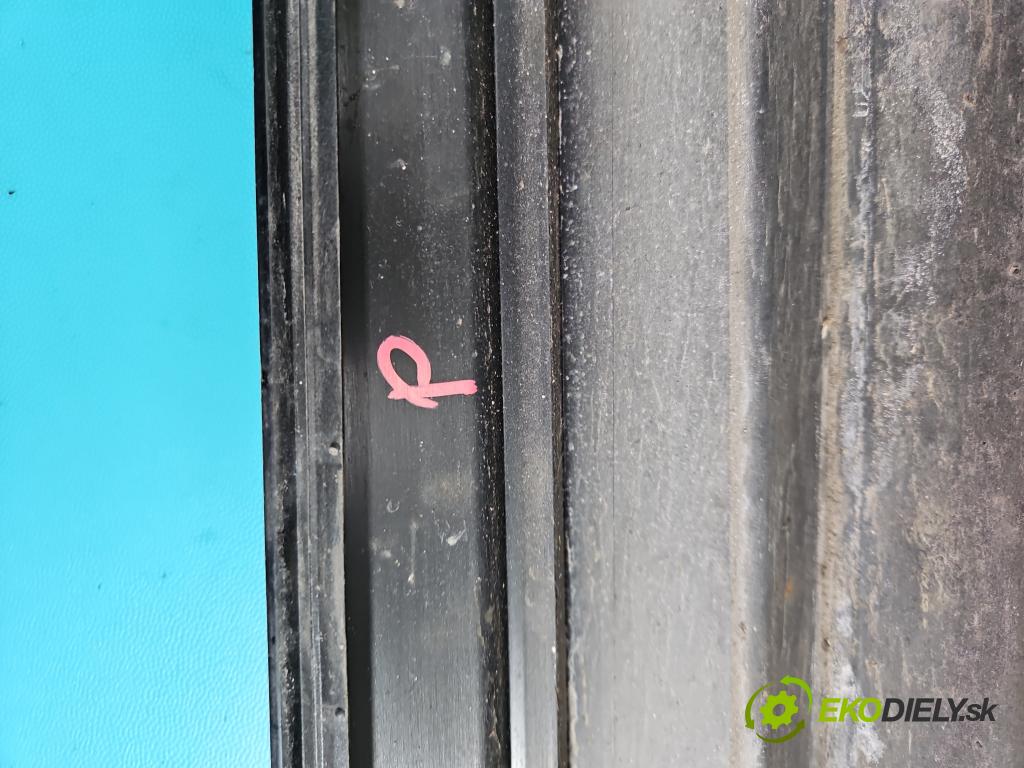 Mercedes C W205 2014–2021 2.0 16V 184 hp automatic 135 kW 1991 cm3 4- lišta práh: pravé  (Prahová lišta)