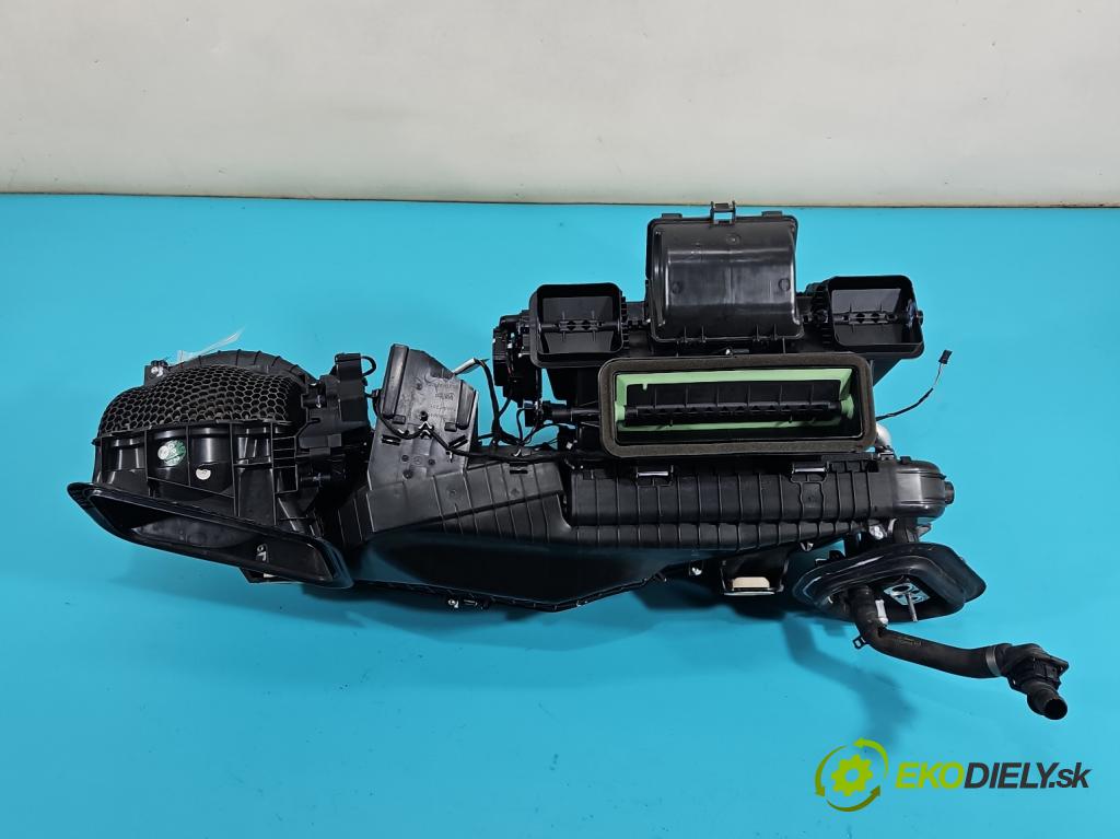 Mercedes C W205 2014–2021 2.0 16V 184 hp automatic 135 kW 1991 cm3 4- radiátor A2058300060 (Radiátor topení)