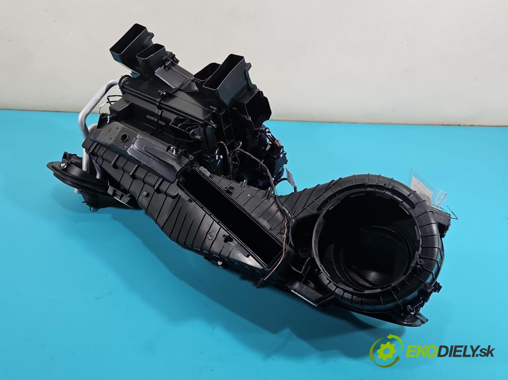 Mercedes C W205 2014–2021 2.0 16V 184 hp automatic 135 kW 1991 cm3 4- radiátor A2058300060 (Radiátor topení)