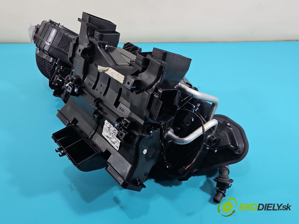 Mercedes C W205 2014–2021 2.0 16V 184 hp automatic 135 kW 1991 cm3 4- radiátor A2058300060 (Radiátor topení)
