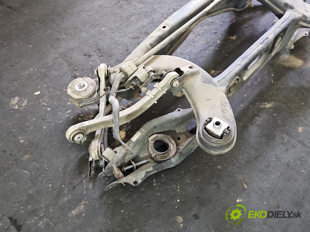 Mercedes C W205 2014–2021 2.0 16V 184 hp automatic 135 kW 1991 cm3 4- zadní výztuha  (Zadní výztuha)