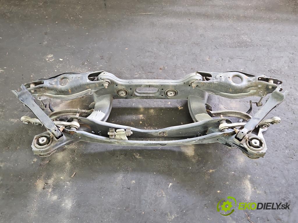 Mercedes C W205 2014–2021 2.0 16V 184 hp automatic 135 kW 1991 cm3 4- zadní výztuha  (Zadní výztuha)