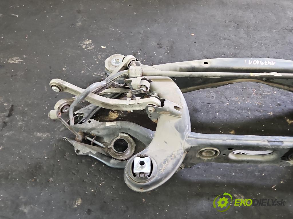 Mercedes C W205 2014–2021 2.0 16V 184 hp automatic 135 kW 1991 cm3 4- zadní výztuha  (Zadní výztuha)