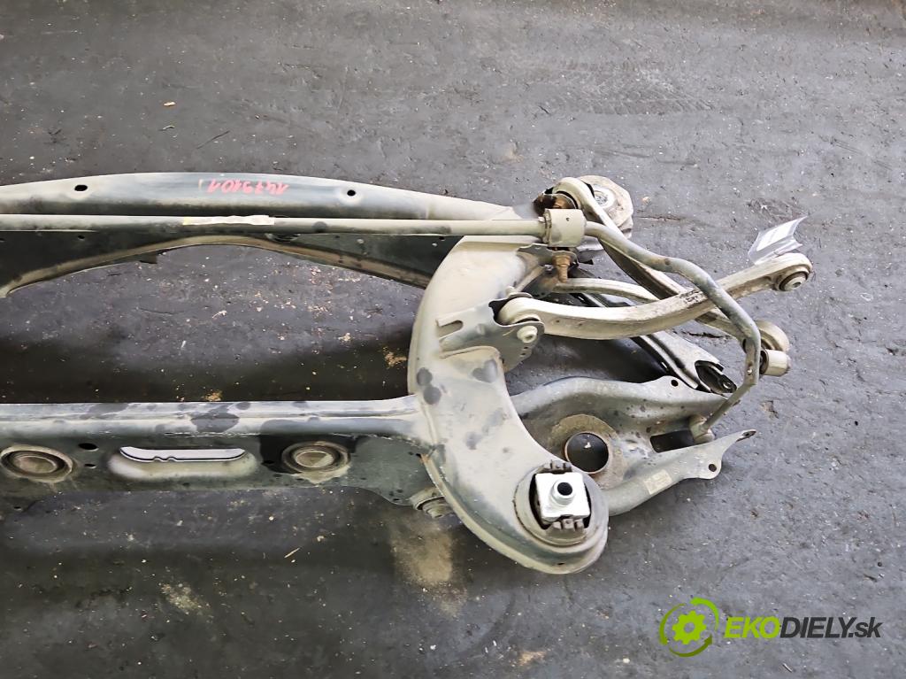 Mercedes C W205 2014–2021 2.0 16V 184 hp automatic 135 kW 1991 cm3 4- zadní výztuha  (Zadní výztuha)