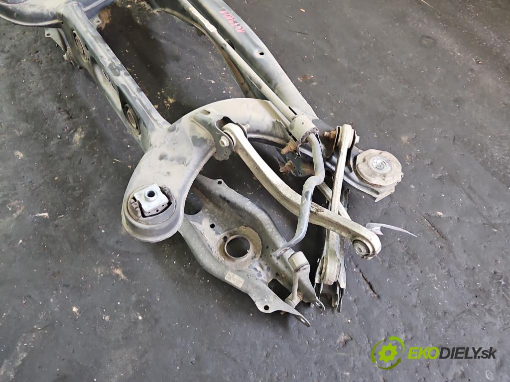 Mercedes C W205 2014–2021 2.0 16V 184 hp automatic 135 kW 1991 cm3 4- zadní výztuha  (Zadní výztuha)