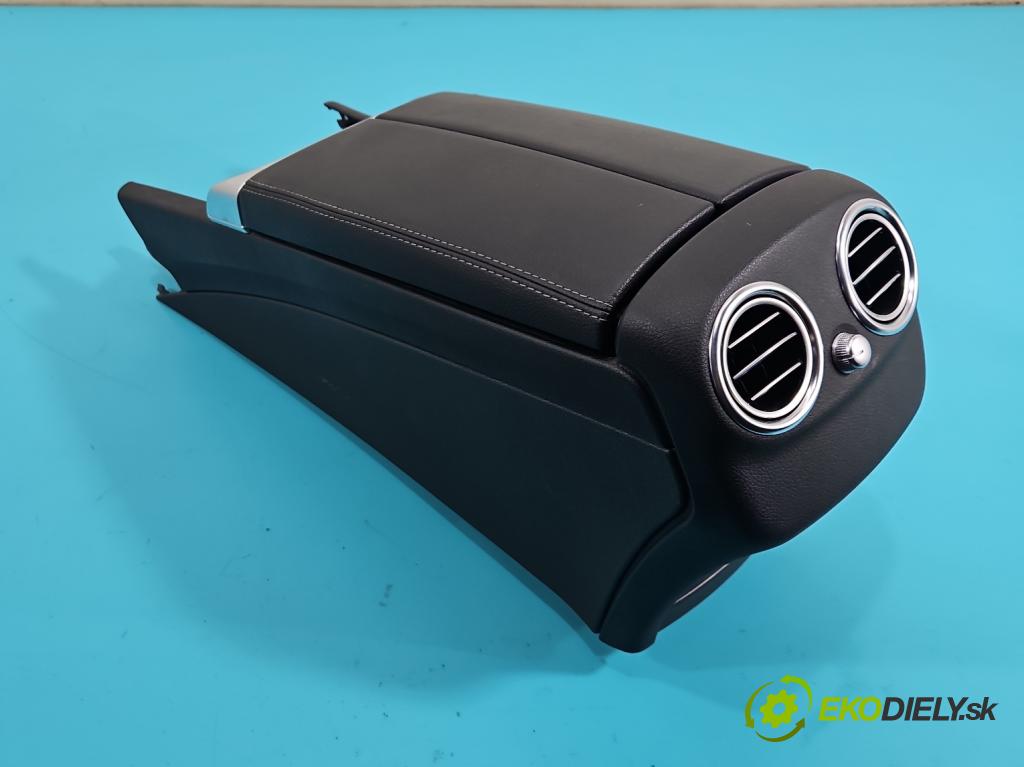 Mercedes C W205 2014–2021 2.0 16V 184hp automatic 135 kW 1991 cm3 4- operadlo  (Lakťová opierka)