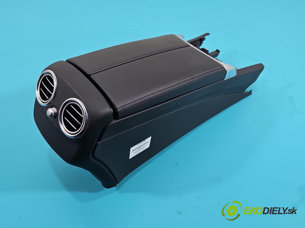 Mercedes C W205 2014–2021 2.0 16V 184hp automatic 135 kW 1991 cm3 4- operadlo  (Lakťová opierka)