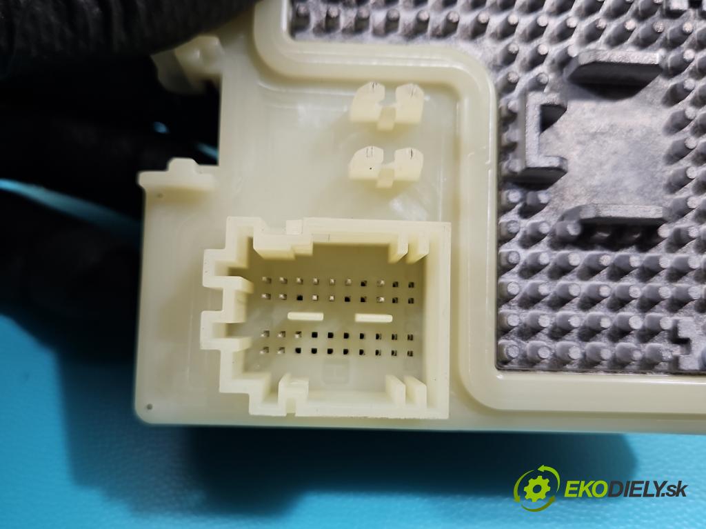 Mercedes C W205 2014–2021 2.0 16V 184hp automatic 135 kW 1991 cm3 4- Spínačka A2059006713 (Spínacia skrinka)