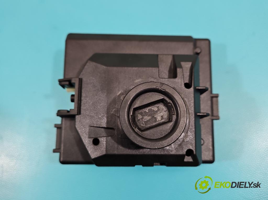 Mercedes C W205 2014–2021 2.0 16V 184hp automatic 135 kW 1991 cm3 4- Spínačka A2059006713 (Spínacia skrinka)