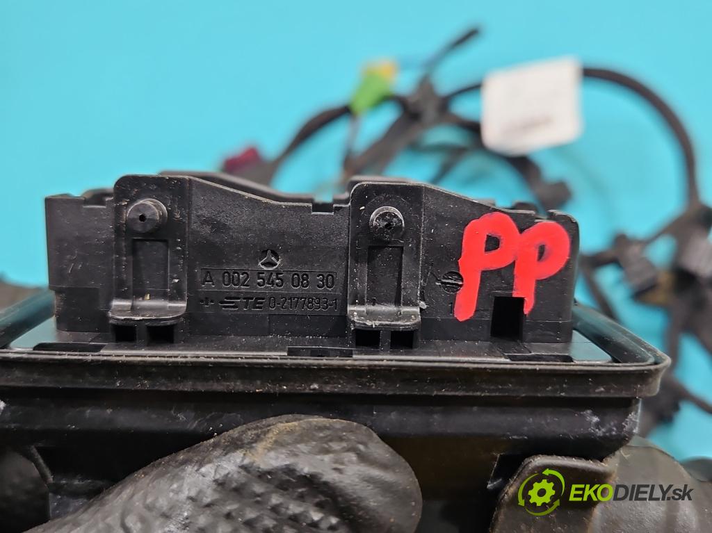 Mercedes C W205 2014–2021 2.0 16V 184 hp automatic 135 kW 1991 cm3 4- Balíček: dveře přední pravých A2055408306