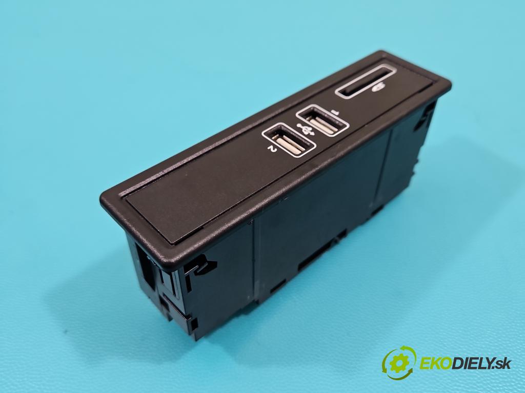 Mercedes C W205 2014–2021 2.0 16V 184 hp automatic 135 kW 1991 cm3 4- zásuvka USB A2058200226