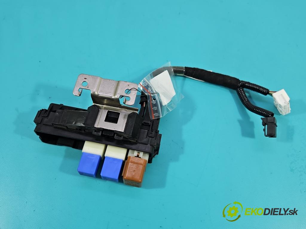 Infiniti QX60 2012- 3.5 V6 265KM automatic 195 kW 3498 cm3 5- skříňka pojistková 7154-7138-30 (Pojistková skříňka)