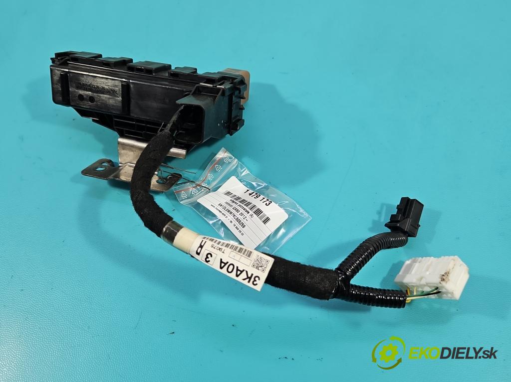 Infiniti QX60 2012- 3.5 V6 265KM automatic 195 kW 3498 cm3 5- skříňka pojistková 7154-7138-30 (Pojistková skříňka)