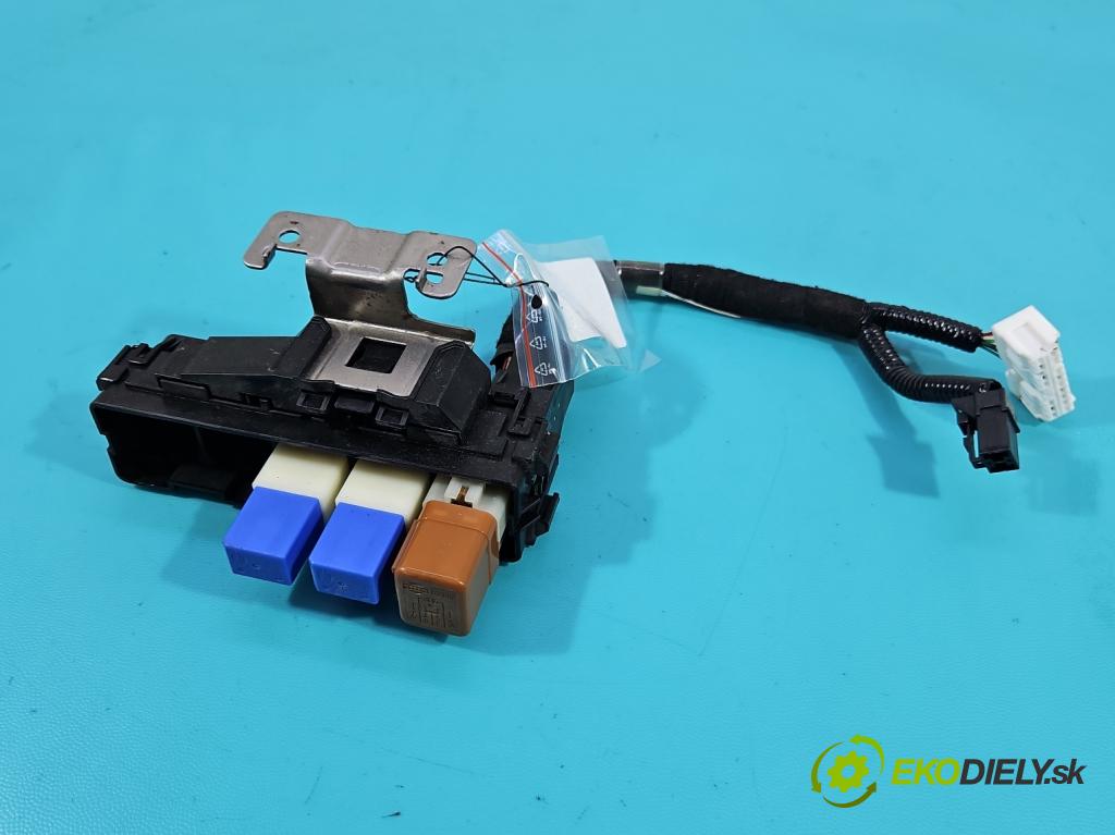 Infiniti QX60 2012- 3.5 V6 265KM automatic 195 kW 3498 cm3 5- skříňka pojistková 7154-7138-30 (Pojistková skříňka)