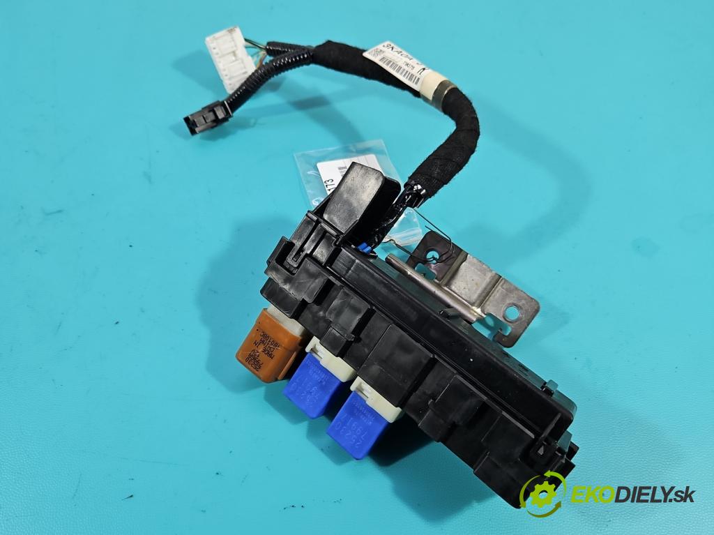 Infiniti QX60 2012- 3.5 V6 265KM automatic 195 kW 3498 cm3 5- skříňka pojistková 7154-7138-30 (Pojistková skříňka)