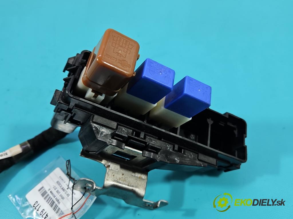 Infiniti QX60 2012- 3.5 V6 265KM automatic 195 kW 3498 cm3 5- skříňka pojistková 7154-7138-30 (Pojistková skříňka)