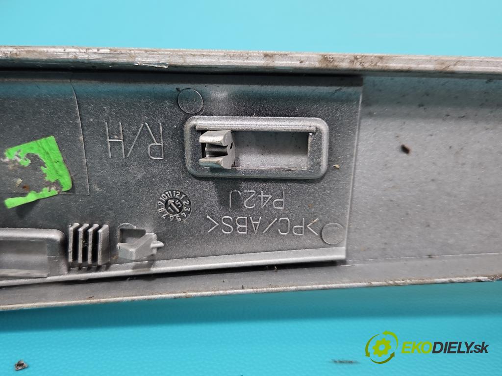 Infiniti QX60 2012- 3.5 V6 265KM automatic 195 kW 3498 cm3 5- lišta střecha: pravé