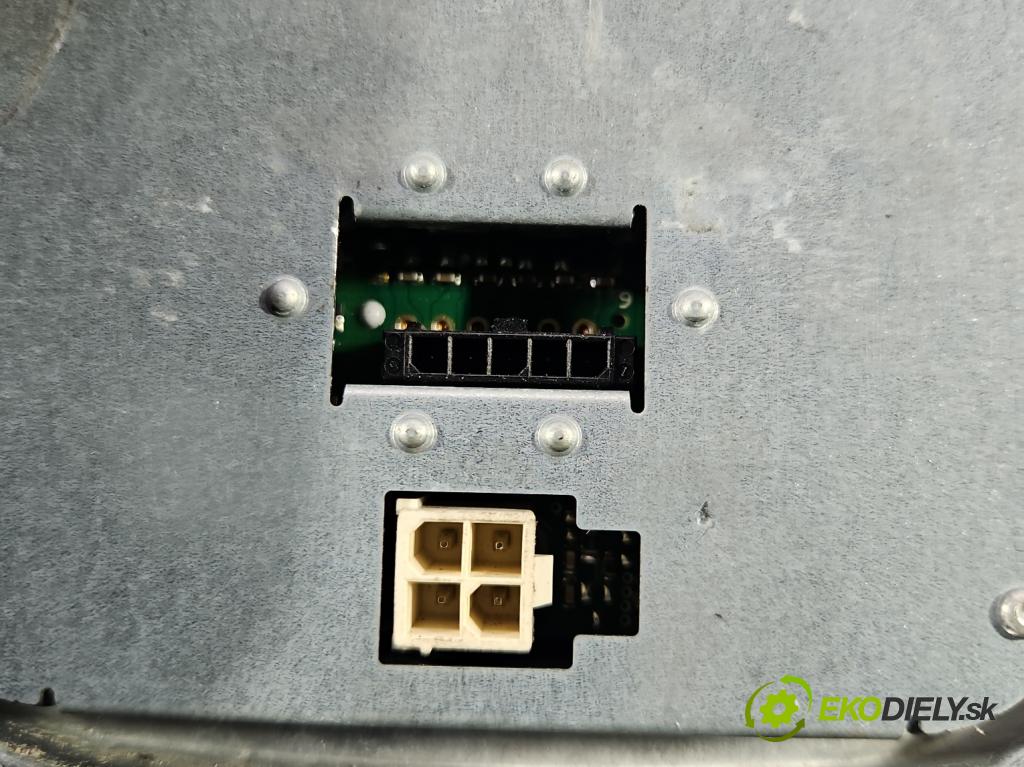 Audi A4 B8 2007-2015 3.0 tdi 239KM automatic 176 kW 2967 cm3 5- střídač: xenon 8K0907472 (Riadiaca jednotka xenónu)