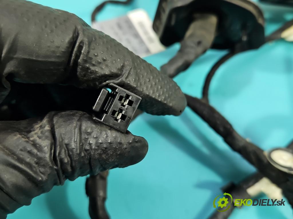 Audi A4 B8 2007-2015 3.0 tdi 239KM automatic 176 kW 2967 cm3 5- Zväzok: dvere predné vľavo: 8K0971029AE