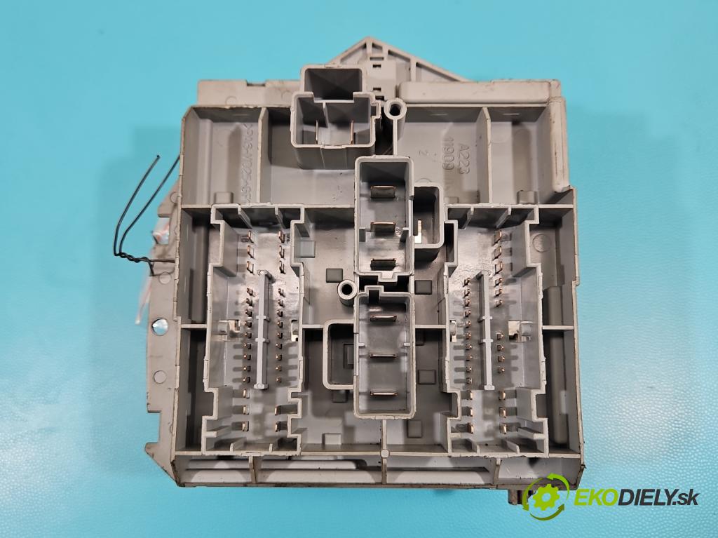 Fiat Bravo II 2007-2014 1.9 jtd 120 hp manual 88 kW 1910 cm3 5- skříňka pojistková 51775688 (Pojistková skříňka)