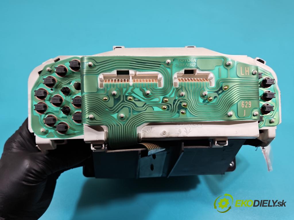 Toyota Yaris I 1999-2005 1.3 vvti 87 HP manual 64 kW 1298 cm3 3- prístrojovka/ budíky 83800-0D391 (Prístrojová doska)