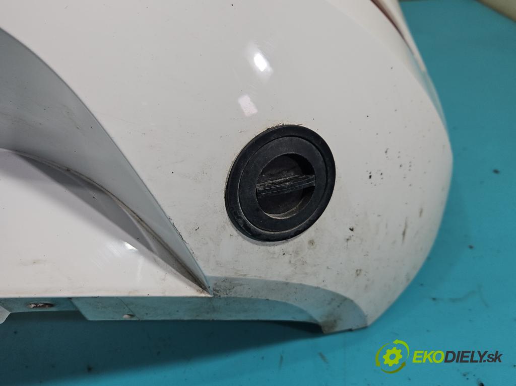 Skoda Fabia III 2014- 2021 1.0 MPI 60 hp manual 44 kW 999 cm3 5- nárazník zadní  (Klika dveří ostatní)