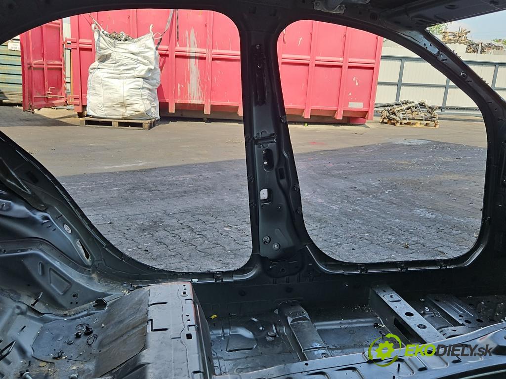 Mercedes C W205 2014–2021 2.0 16V 184 hp automatic 135 kW 1991 cm3 4- práh levý  (Karoserie ostatní)