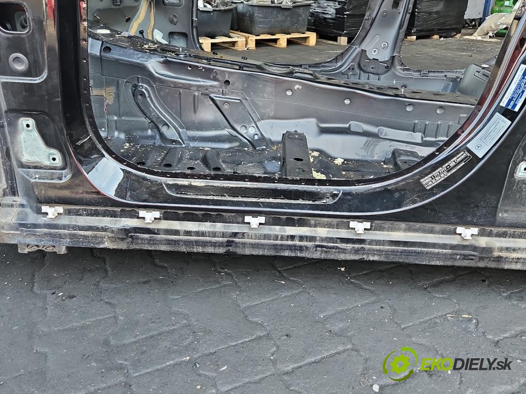 Mercedes C W205 2014–2021 2.0 16V 184 hp automatic 135 kW 1991 cm3 4- práh levý  (Karoserie ostatní)