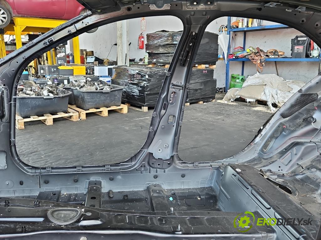 Mercedes C W205 2014–2021 2.0 16V 184hp automatic 135 kW 1991 cm3 4- Práh: pravý  (Karoséria ostatné)