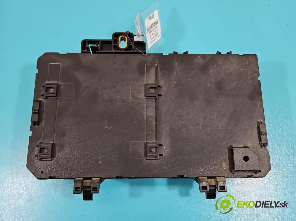 Opel Astra III 2004-2014 1.4 16V 90 hp manual 66 kW 1364 cm3 5- skříňka pojistková 13206757 (Pojistková skříňka)