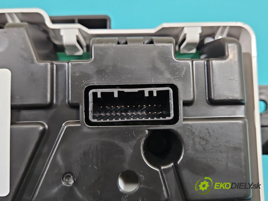 Renault Captur I 2013-2019 0.9 Tce 90 HP manual 66 kW 898 cm3 5- prístrojovka/ budíky 248106808R (Prístrojová doska)