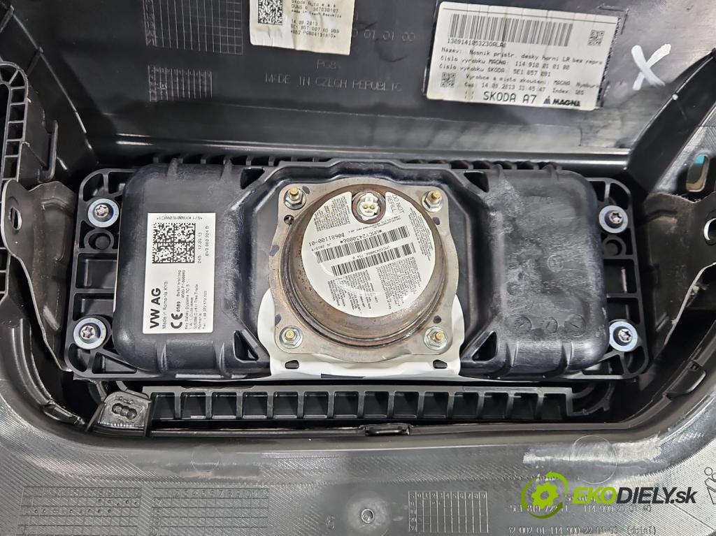 Skoda Octavia III 2013- 1.6 tdi 90 hp manual 66 kW 1598 cm3 5- kokpit,přistrojova deska