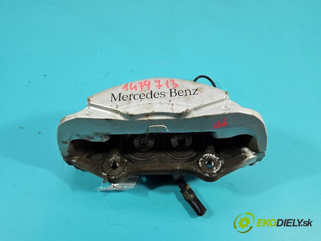 Mercedes C W205 2014–2021 2.0 16V 184hp automatic 135 kW 1991 cm3 4- brzdič predné pravý  (Kľučka dverí ostatné)