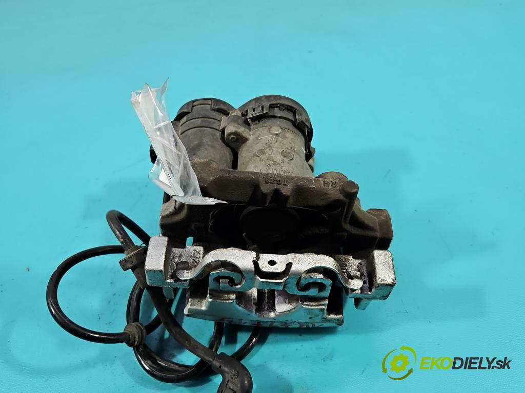 Mercedes C W205 2014–2021 2.0 16V 184hp automatic 135 kW 1991 cm3 4- brzdič zadné pravý A2054232098 (Kľučka dverí ostatné)
