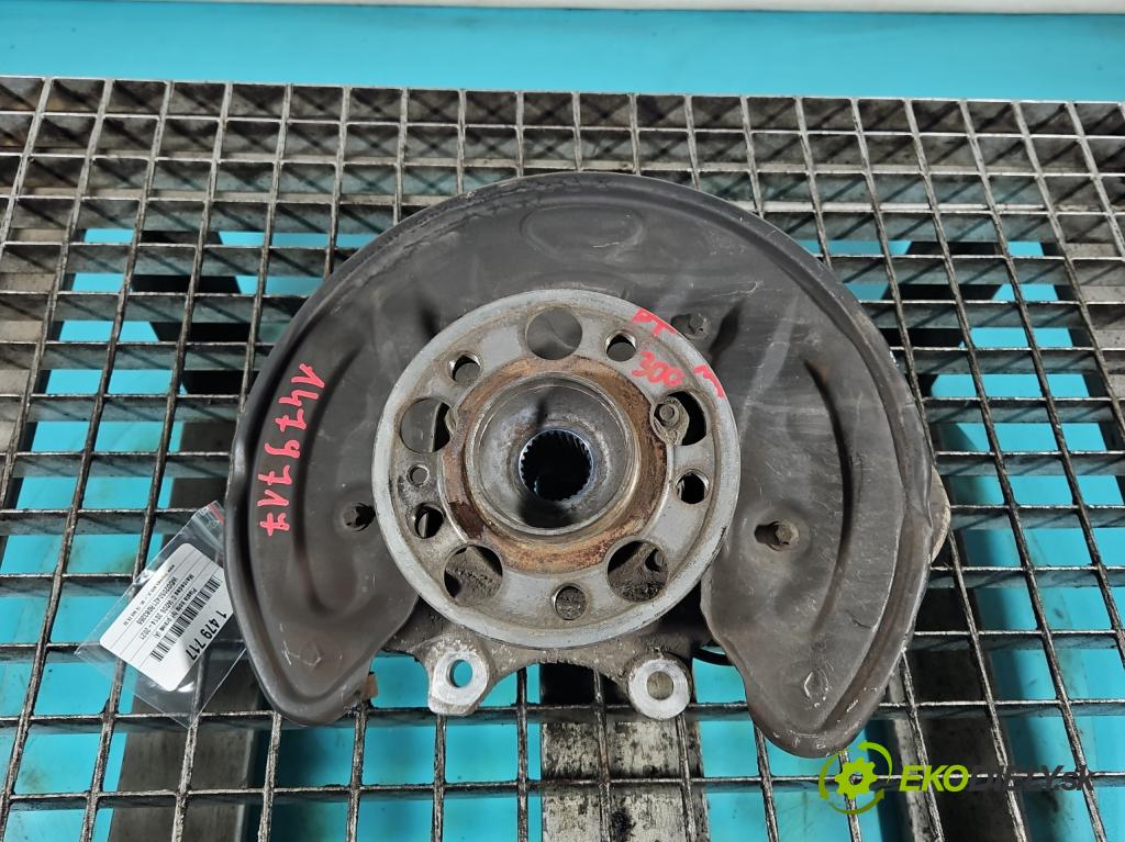 Mercedes C W205 2014–2021 2.0 16V 184 hp automatic 135 kW 1991 cm3 4- Rozbočovač: kolesa zadní pravé 