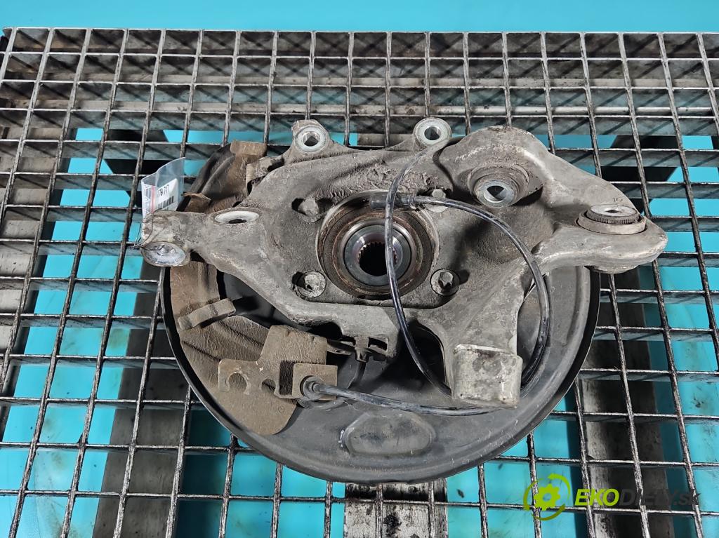 Mercedes C W205 2014–2021 2.0 16V 184 hp automatic 135 kW 1991 cm3 4- Rozbočovač: kolesa zadní pravé