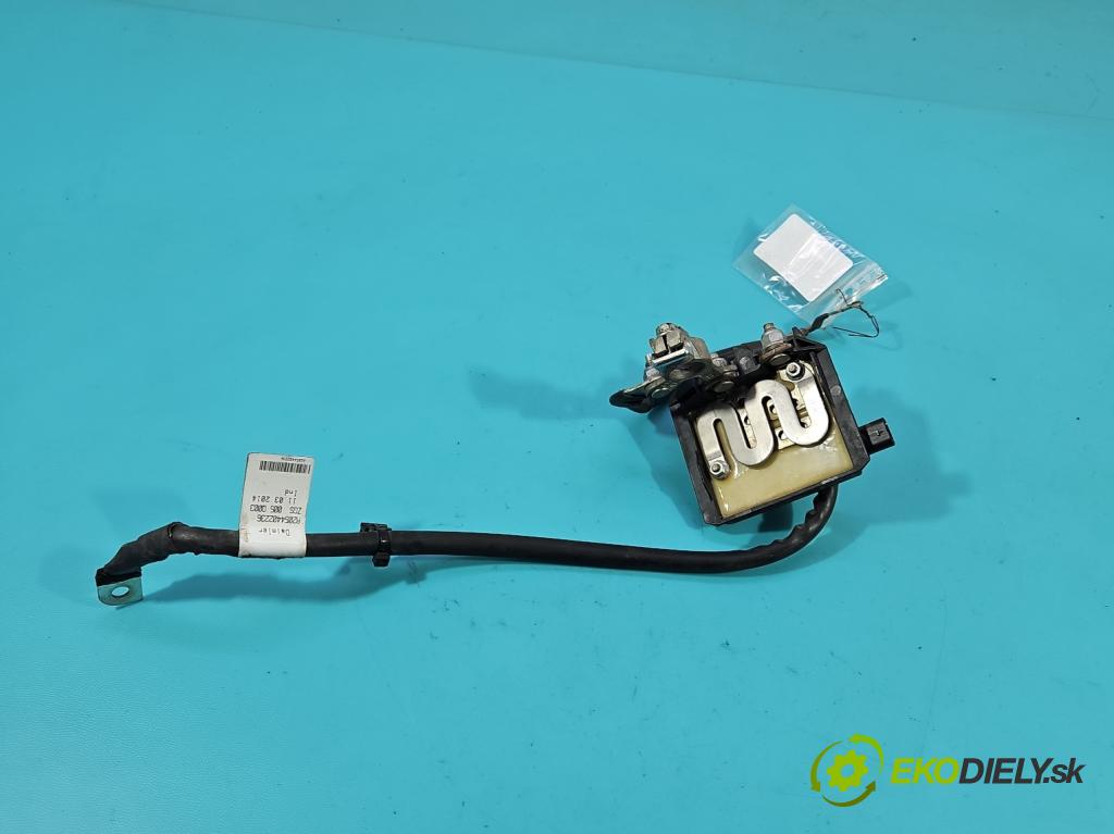 Mercedes C W205 2014–2021 2.0 16V 184 hp automatic 135 kW 1991 cm3 4- kontakt plusová A0009061505